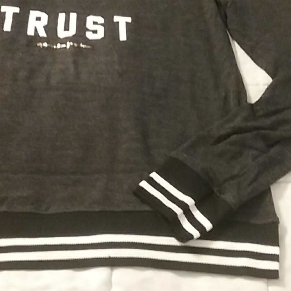 NWT Spiritual Gangster "In Love We Trust" V Neck - Picture 8 of 8
